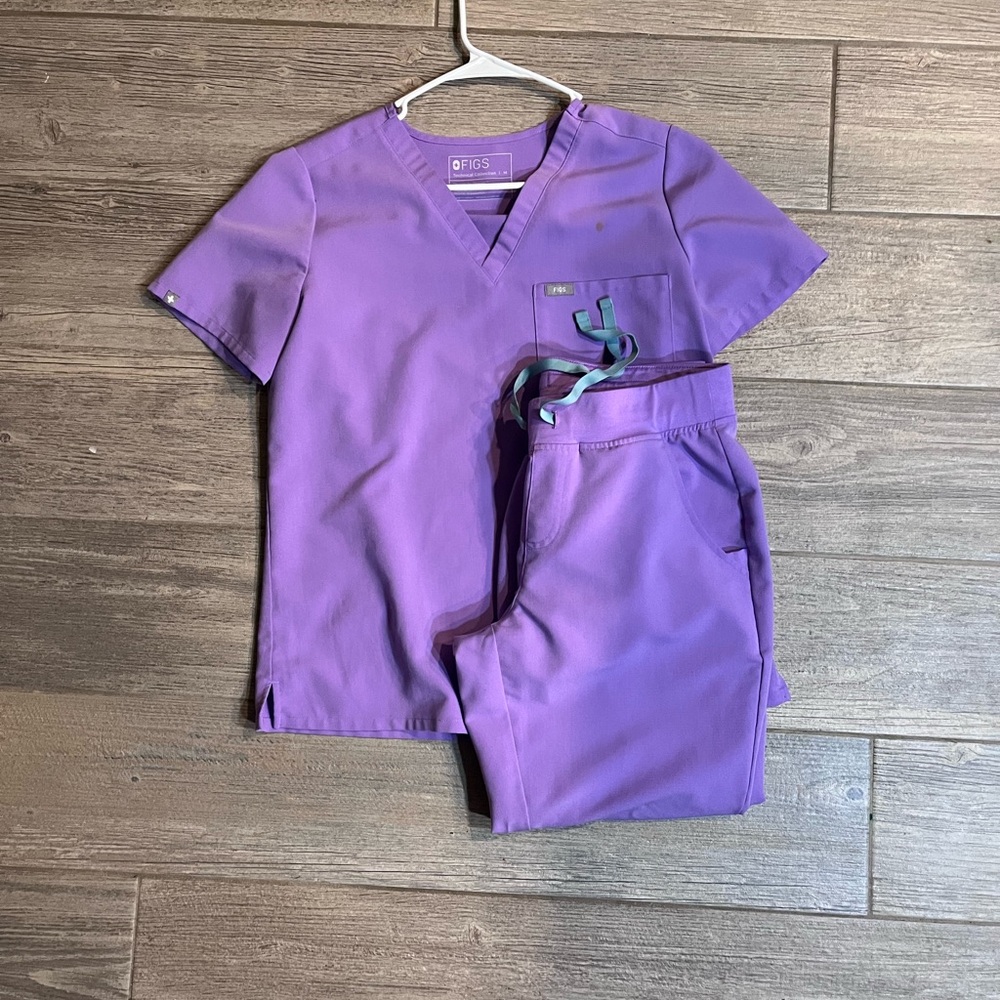FIGS Scrub Set